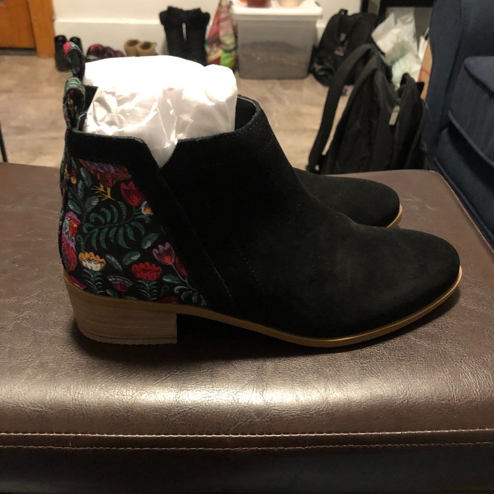 Inkkas ankle booties (Women's size 6) - never worn!